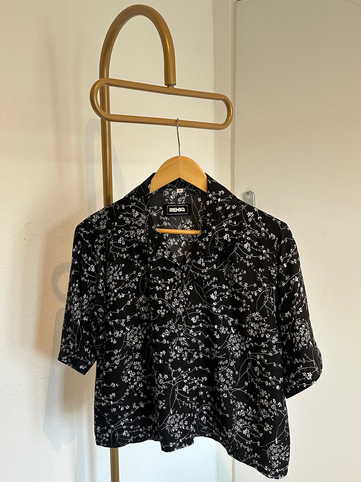 Vintage Short-Sleeve Button Up Blouse - Cropped