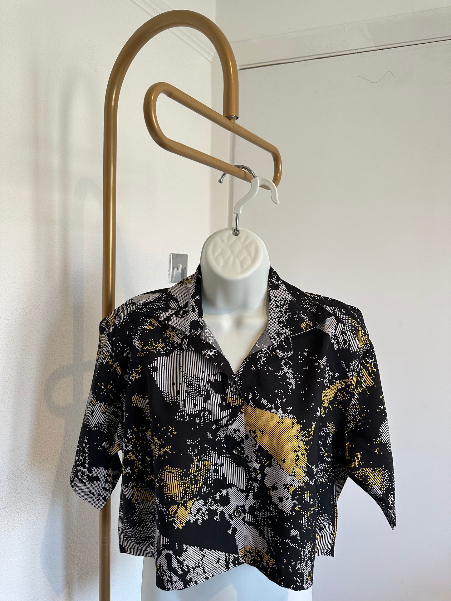 Vintage Short-Sleeve Button Up Blouse - Cropped